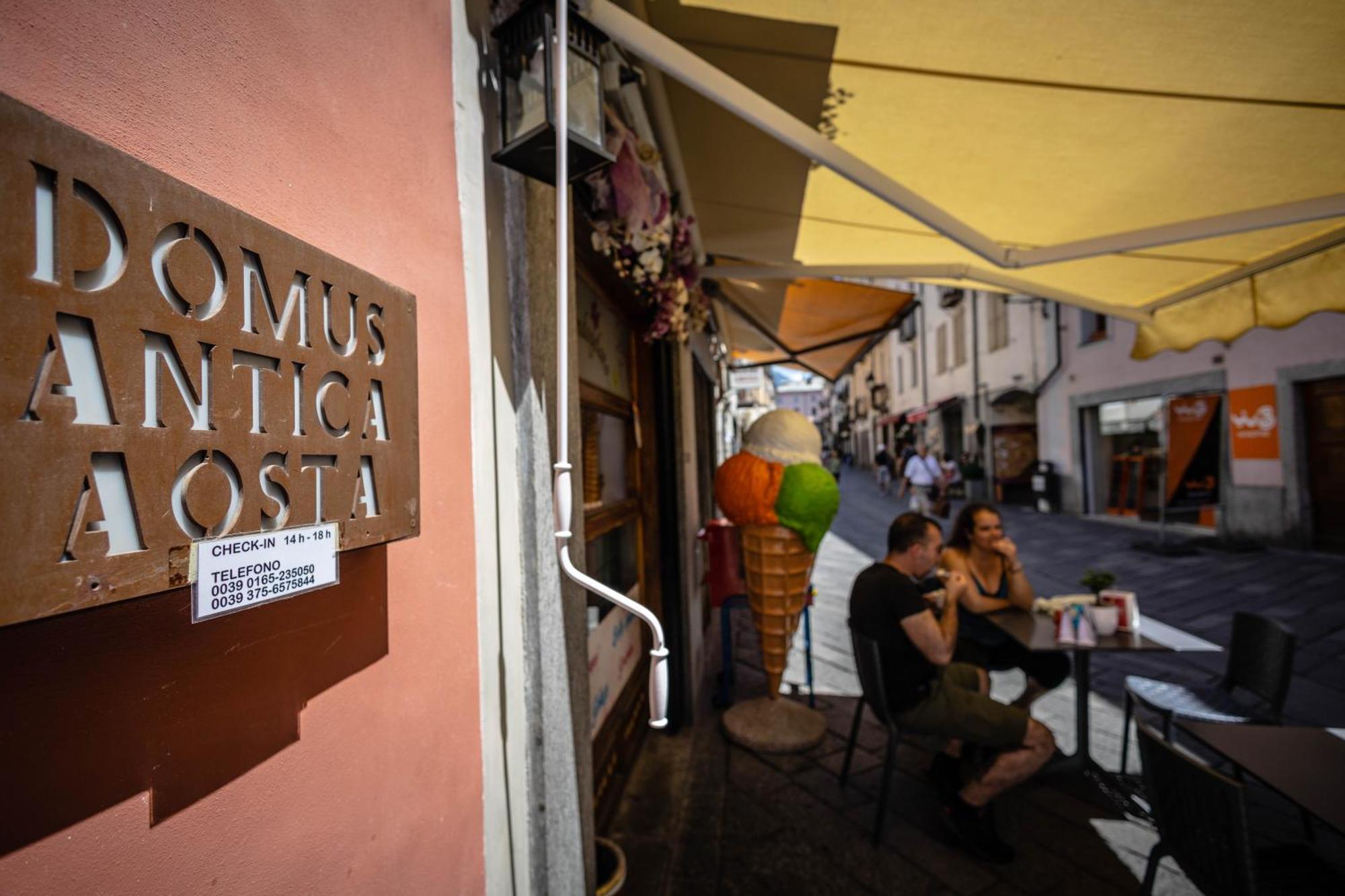 Hotel Domus Antica Aosta Exterior foto