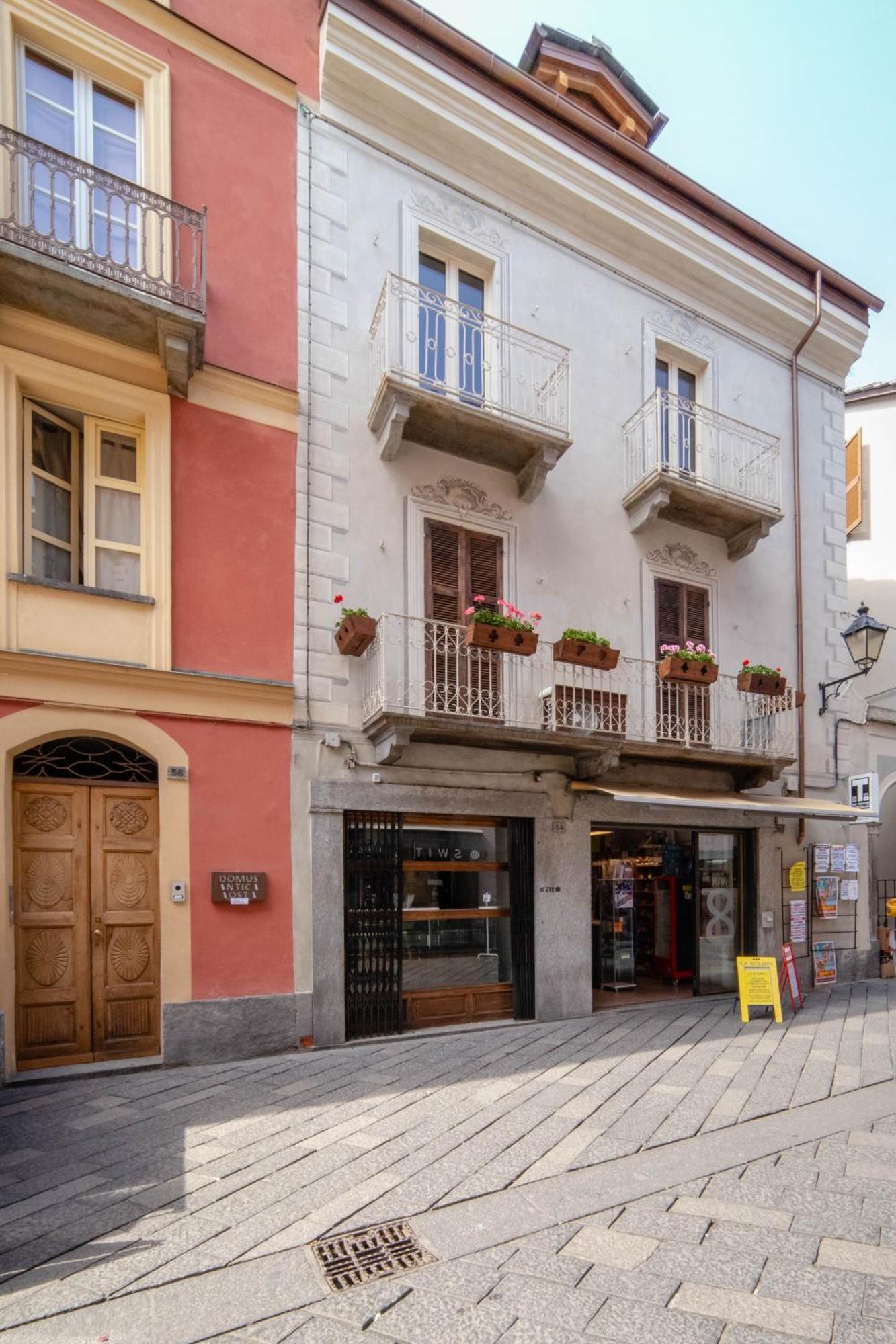 Hotel Domus Antica Aosta Exterior foto