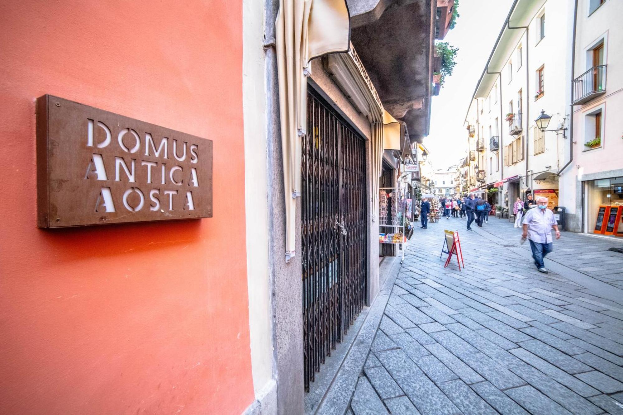 Hotel Domus Antica Aosta Exterior foto