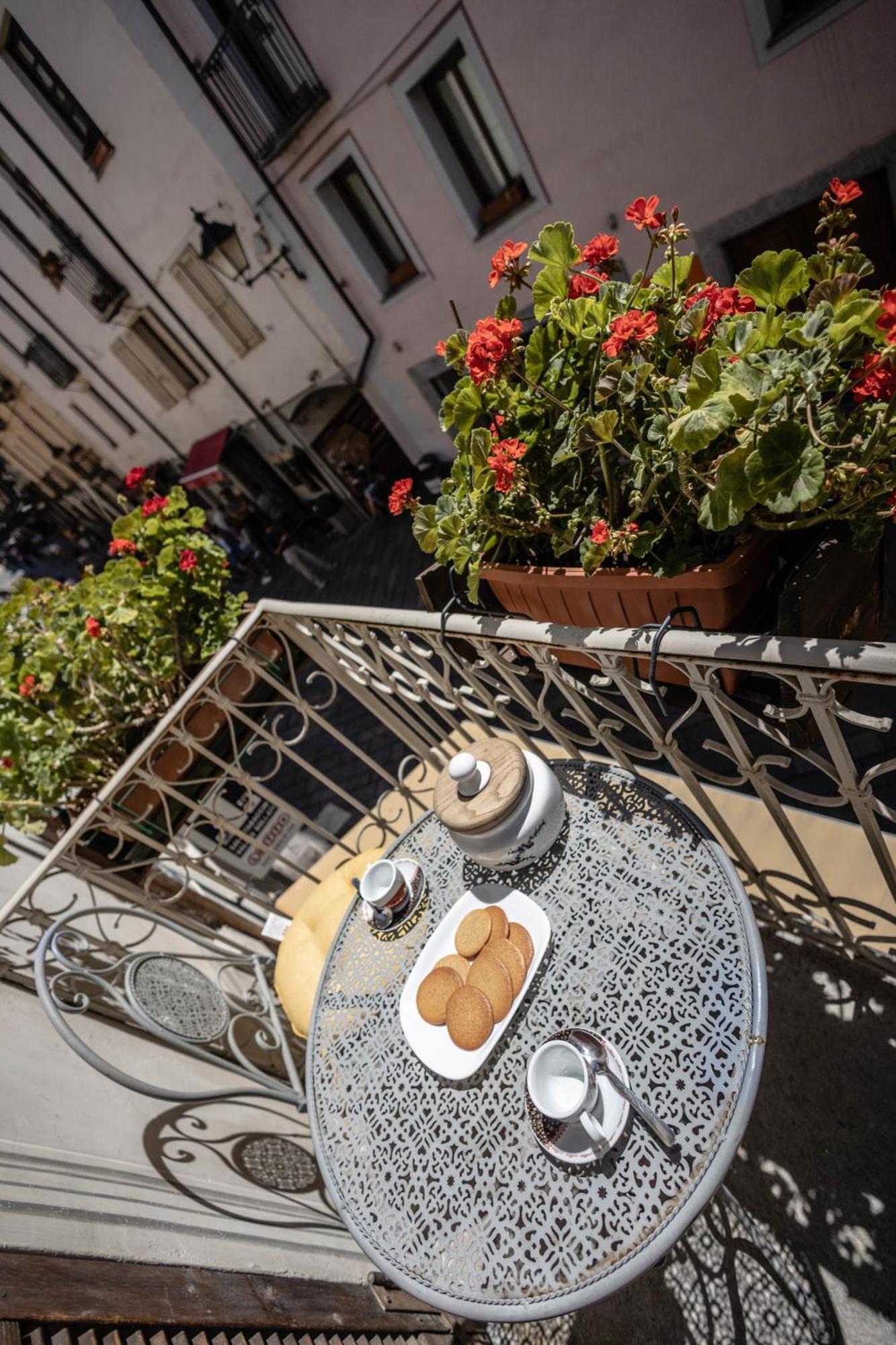 Hotel Domus Antica Aosta Exterior foto